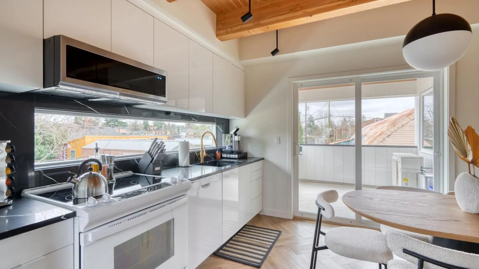 Lively Alberta Arts Townhome Portland