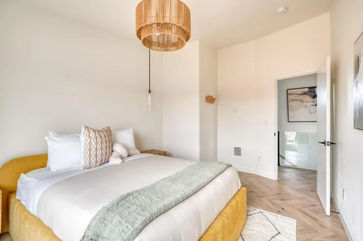Lively Alberta Arts Townhome Portland
